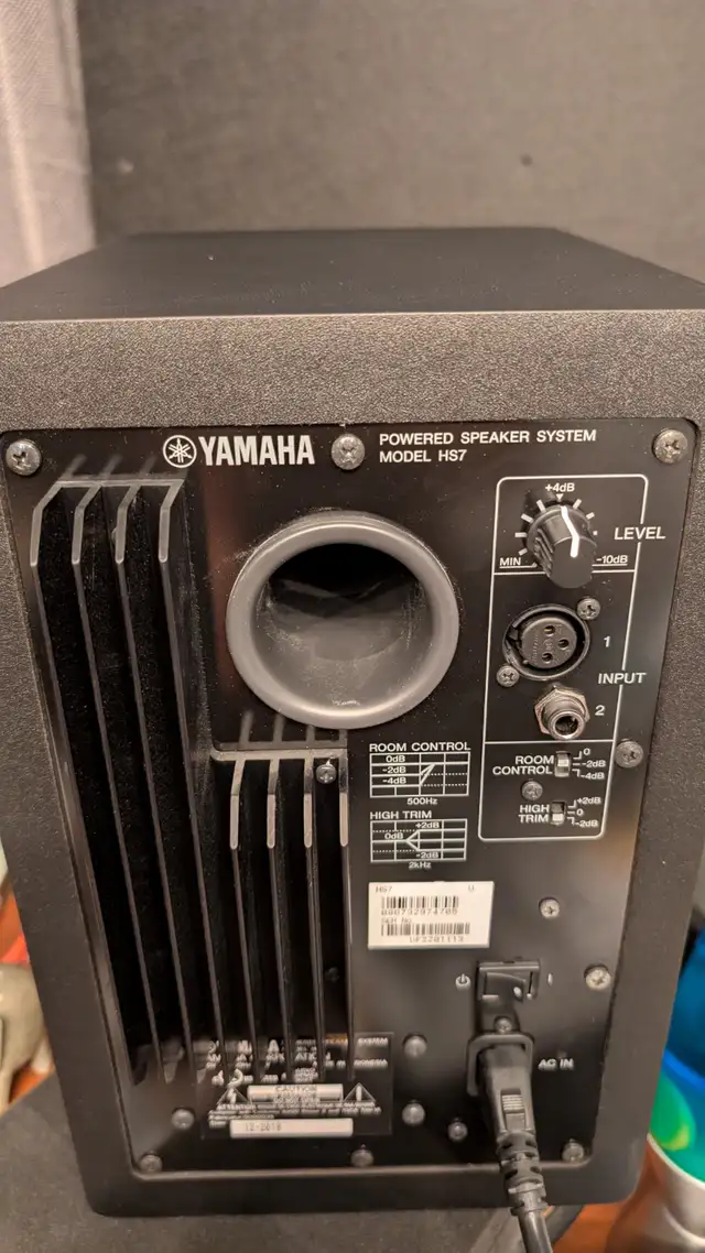 Yamaha HS7 Powered Studio Monitors – Pair – Great Condition in Pro Audio & Recording Equipment in Mississauga / Peel Region - Image 8