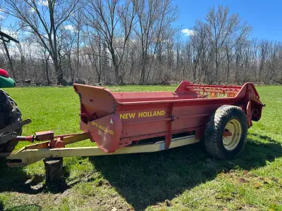 I am selling a New Holland 511 manure spreader. In good working order. Floor is solid. Needs a new j...