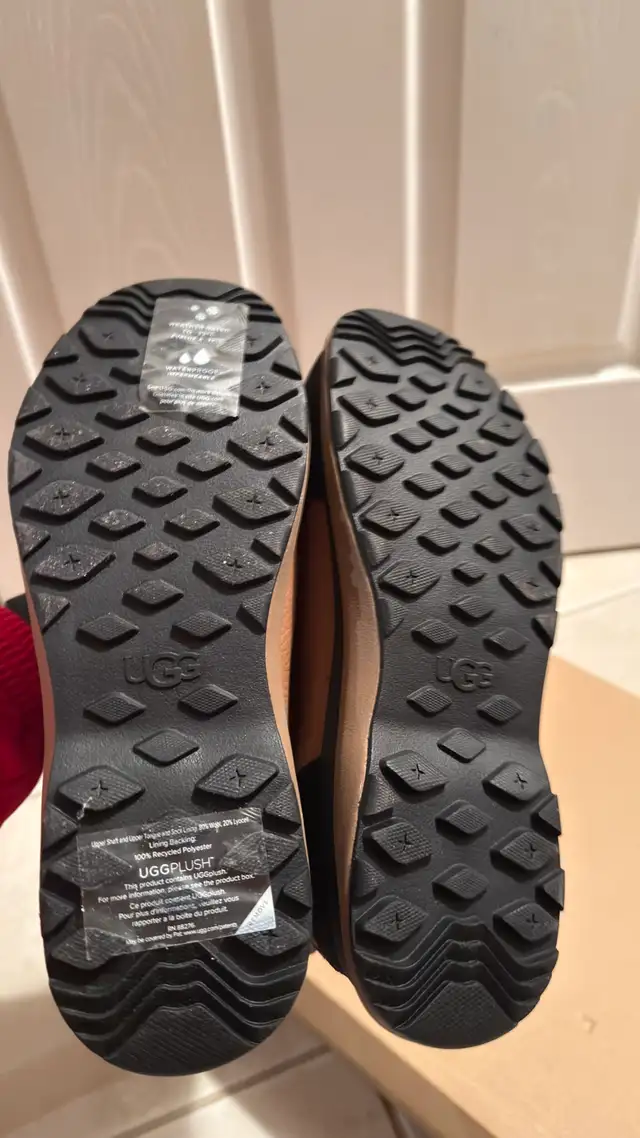 Ugg Boots in Women's - Shoes in Markham / York Region - Image 3