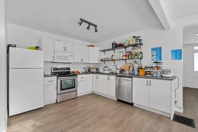 2 Private Clean Rooms All-Girls House Available Immediately