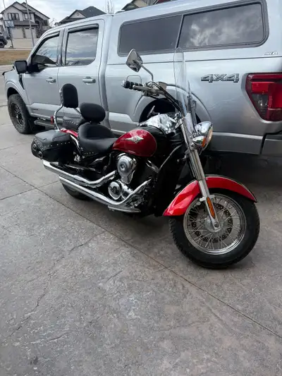06’ Kawasaki Vulcan 900LT Low KMs for the year with upgraded seat. 900LTs came with the bags and win...