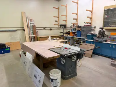 Delta 10" cabinet saw, View more
