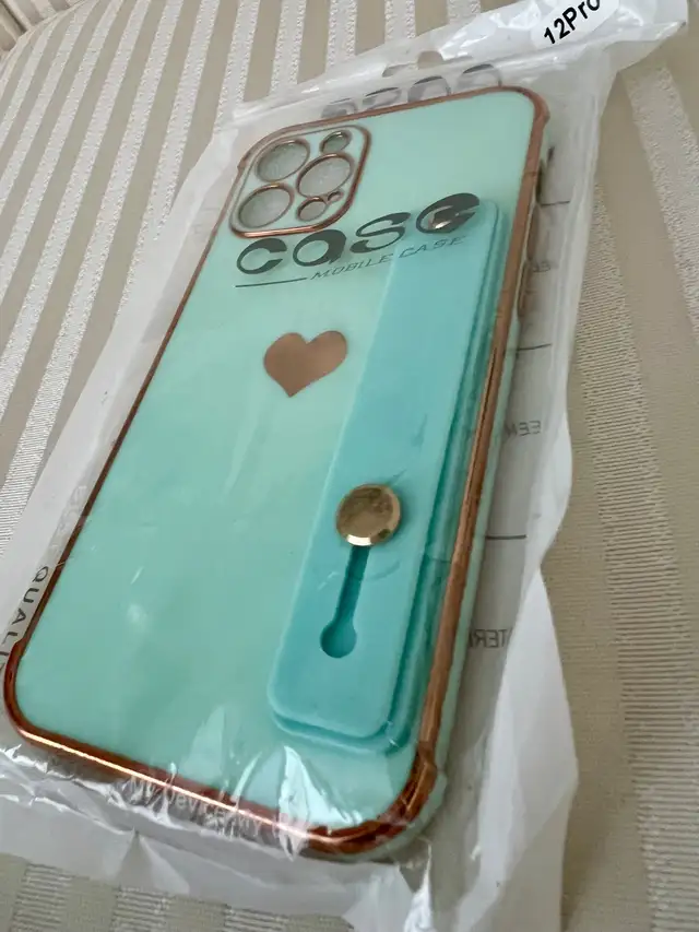 Iphone 12 Pro Case in Cell Phone Accessories in Kitchener / Waterloo - Image 3