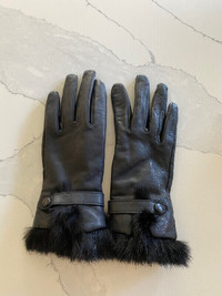 Women’s Danier leather gloves