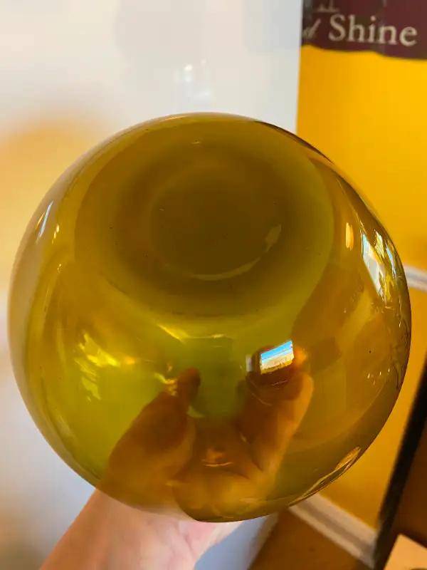Original Scandinavian Modern Tall Amber Blomglas Glass Vase dans Art et objets de collection dans Région d’Oshawa/Durham - Image 7