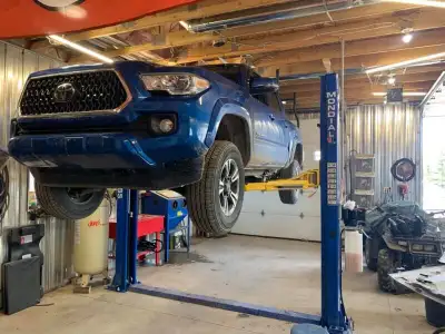MONDIAL 9000Lbs Car Lift They are in stock and we ship Canada wide Tire machine changer Hydraulic ca...