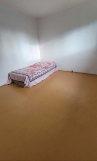 Room for rent near warden station 