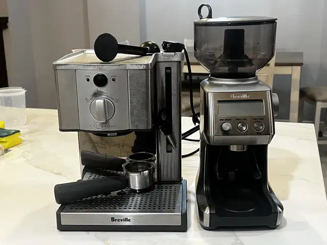 espresso machine and grinder breville in Coffee Makers in Ottawa - Image 2