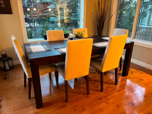 Set of 6 Dining Chairs in Chairs & Recliners in Calgary - Image 2