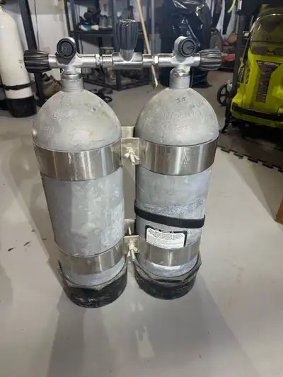 Twin pressed Steel cylinders 100 cuft DIN valves with Dive Rite manifold. Also comes with backplate....