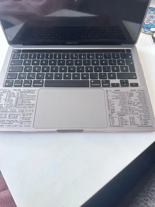 MacBook Pro 13 pouces M1 (2020) in Laptops in Laval / North Shore - Image 6