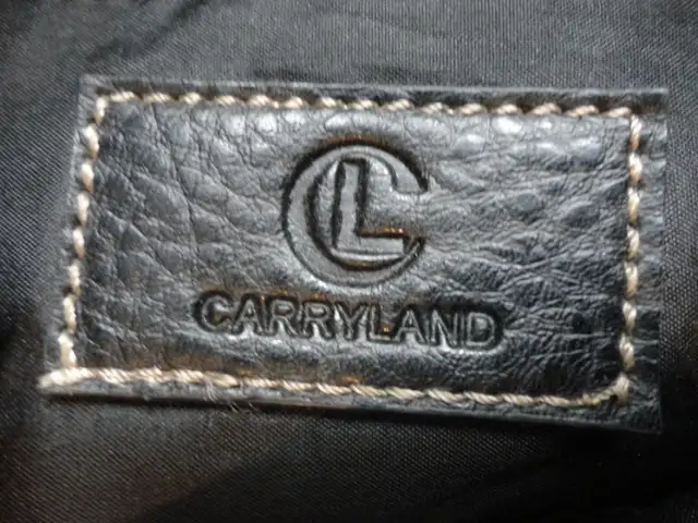 Selling 2 Women's Purses and 1 Women's Wallet -See prices in ad in Women's - Bags & Wallets in Kitchener / Waterloo - Image 3