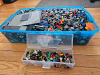 28 Lbs of mixed lego and lego characters