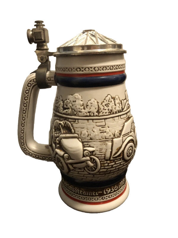 AVON 1979 VINTAGE LIDDED CERAMIC BEER STEIN CAR CLASSICS 1910 ST dans Art et objets de collection  à Longueuil/Rive Sud - Image 2