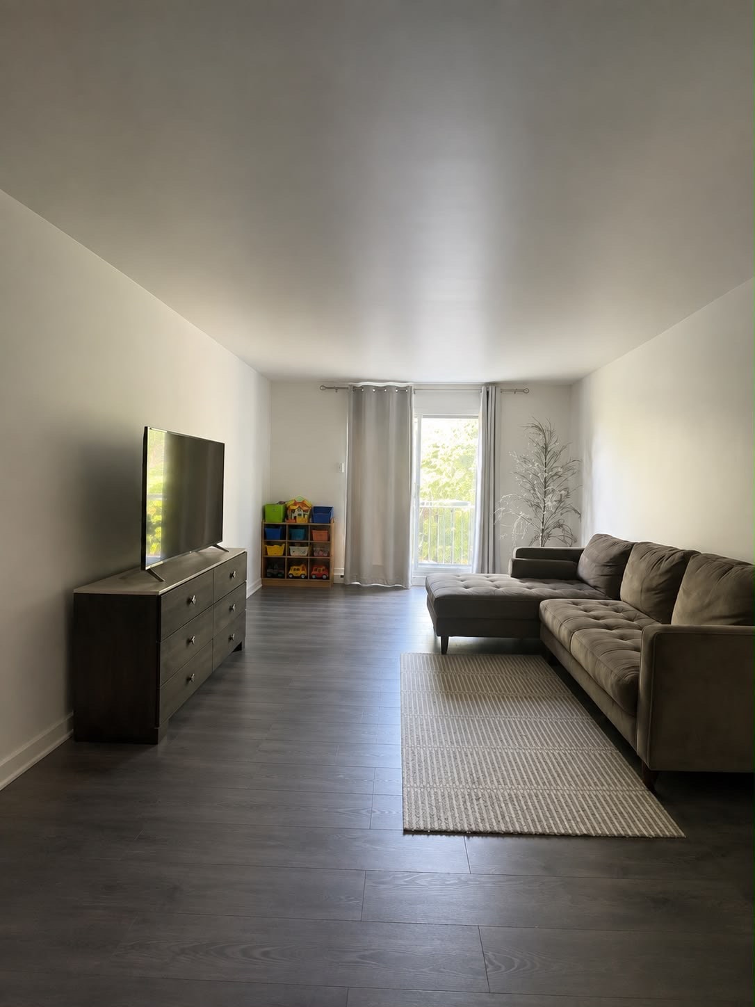 DORVAL, 4 1/2 style condo a louer pres tous services/ transports — photo 3