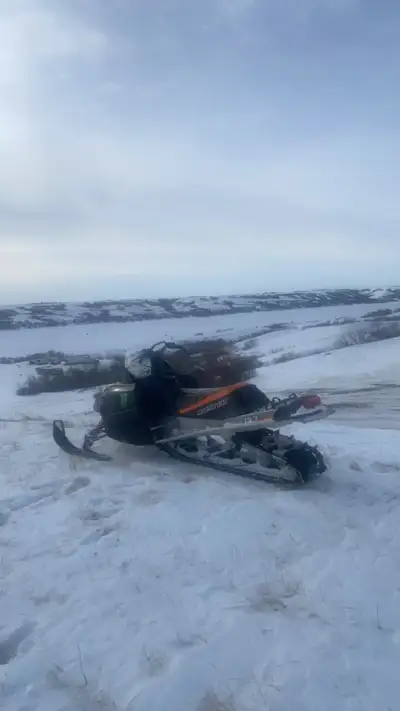 2006 arctic cat M7 for sale. 153 inch track. Hood cracked as shown. $2600 obo also interested in tra...