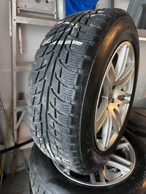 Near-new BF Goodrich Winter tires on Rims in Tires & Rims in Ottawa - Image 4