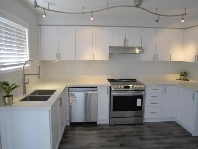 MAVIS/DUNDAS- 3BED.3 BATH.TOWNHOME AVAIL.JAN 1/2664750352611714120