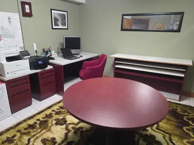 This office furniture set is in very good condition and ready to enhance your home office or workspa...
