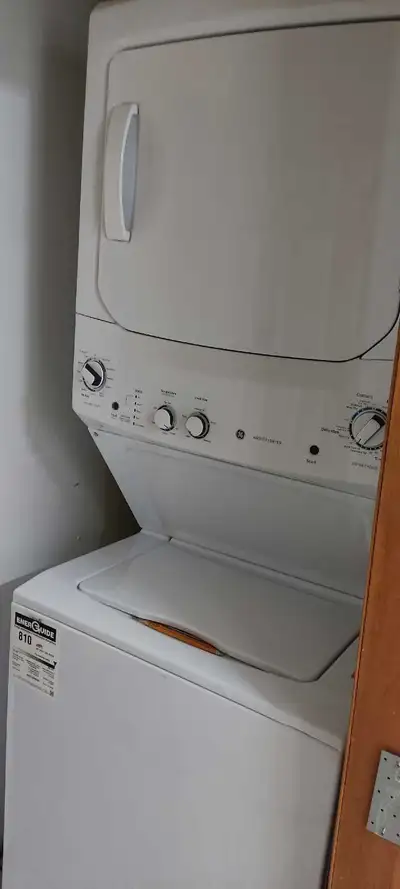 Bright rooms close to University of Toronto Scarborough Campus, highway 401 for rent. Major intersec...
