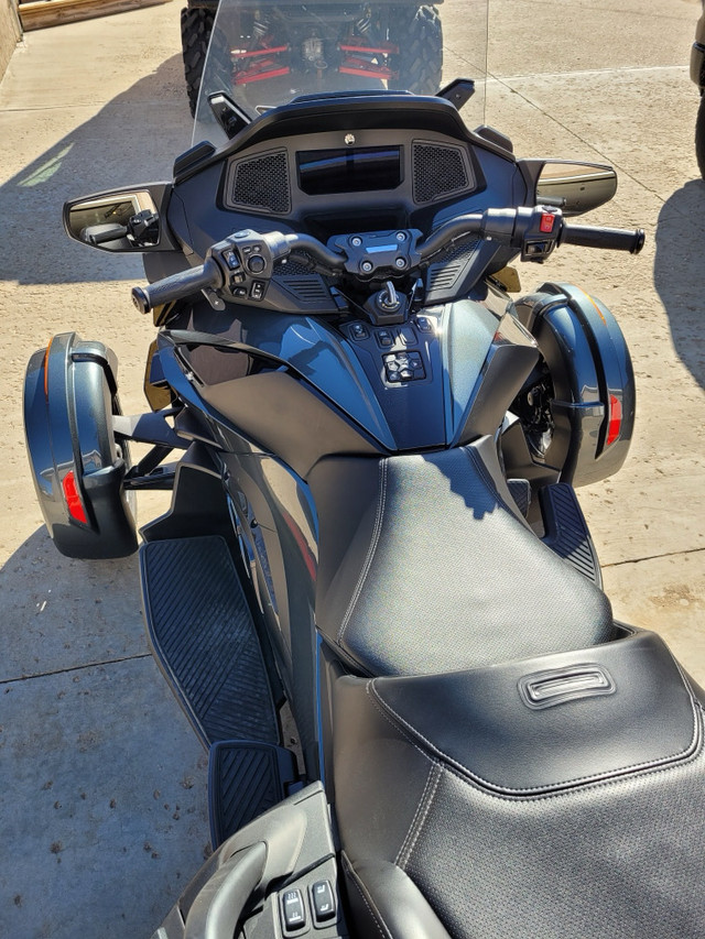 2021 Can Am Spyder Limited in Sport Touring in Red Deer - Image 3