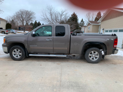 2011 gmc loaded sifted asking  16000 obo