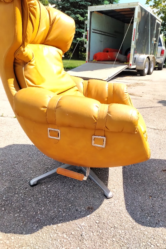 Scandi Design Vintage Egg chair and ottoman Chairs & Recliners