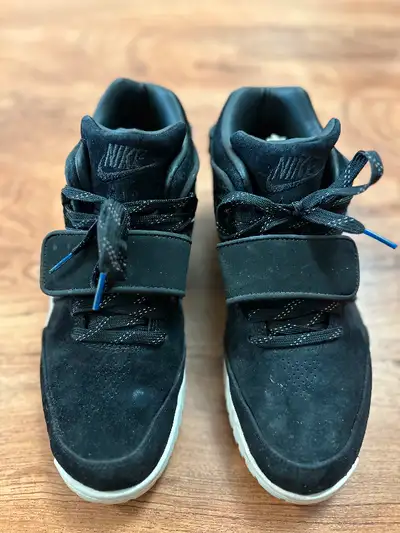 Rare! Victor Cruz’s signature trainer shoes Original, not a knockoff Size 9.5 (runs narrow) Black su...