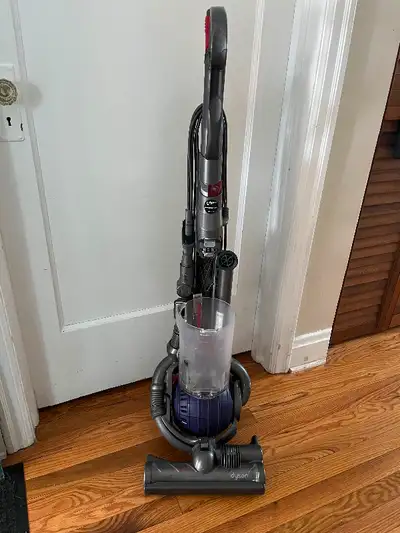 Missing cyclone head and powerhead needs a belt. Near Lincoln Fields.
