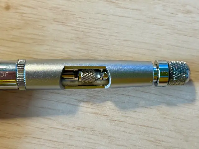 Airbrush Iwata Custom Micron-C Plus v.1 in Hobbies & Crafts in Québec City - Image 9