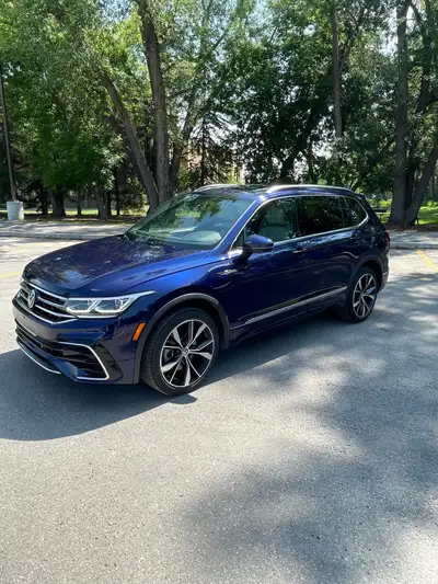 2022 VW Tiguan Highline R-line - 4motion AWD with 8speed AT - Excellent condition, One owner, no acc...