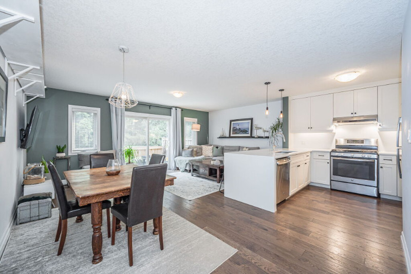 Remarkable 3bdrm townhouse loaded w/ upgrades & highend finish