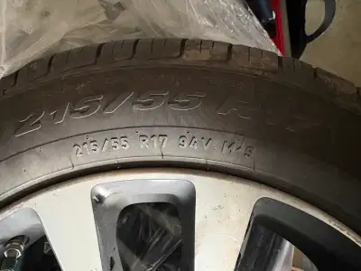 Selling a set of mint condition (used only 1 month) all season on OE alloy rims with functional TPMS...