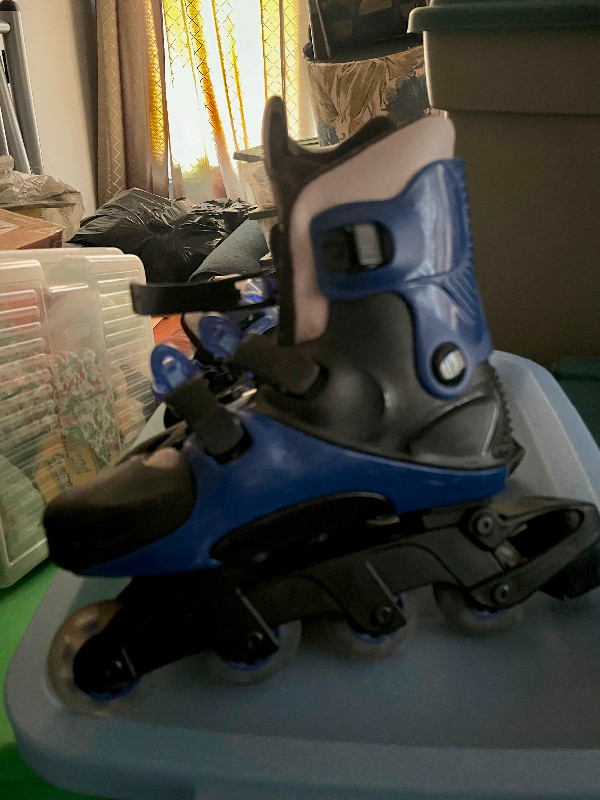 Size 6 Roller Skates in Skates & Blades in Stratford