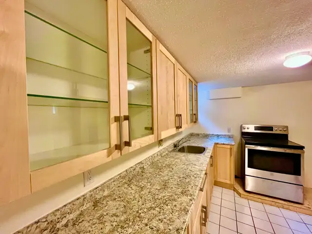 Lovely One Bedroom Apartment For Lease in Etobiocke in Long Term Rentals in City of Toronto - Image 6