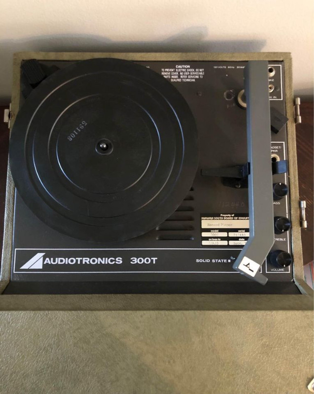 Vintage AudioTronics 300T Portable Turntable in General Electronics in St. Catharines