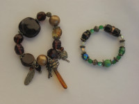 Lot 2 bracelets à billes breloque; 2 bead bracelets charms 2/10$
