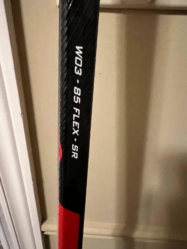 Warrior Novium Pro Senior Hockey Stick w03 left 85 flex in Hockey in London - Image 4