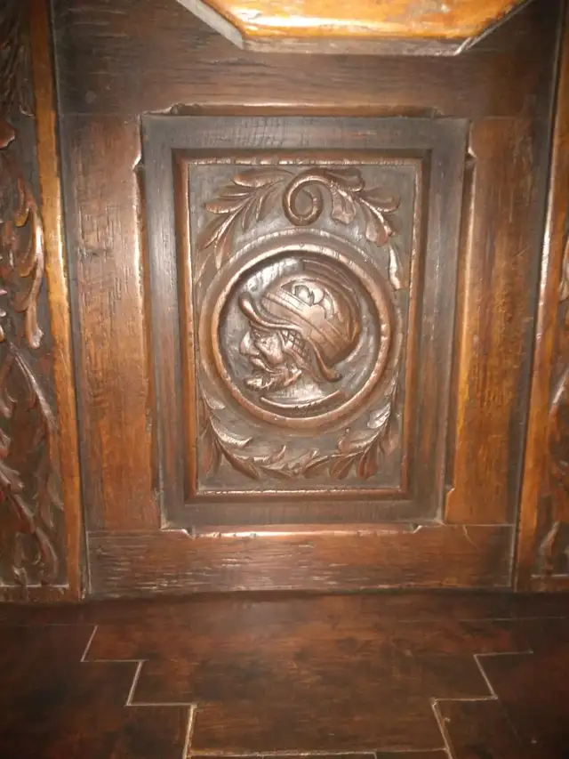 Beautifully carved antique sideboard in Hutches & Display Cabinets in London - Image 4