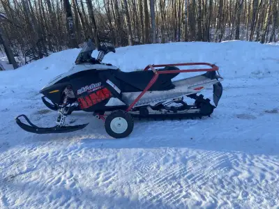 $3500.00 2007 Skidoo Summit Adrenaline 600 HO SDI 144" track with 2" paddles Handlebar riser with he...