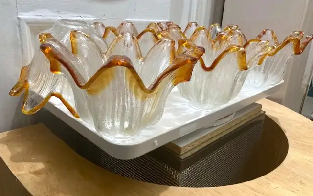 1960/70 Italian Murano Handblown Glass Scallop Tulip Light Shade in Indoor Lighting & Fans in City of Montréal - Image 8