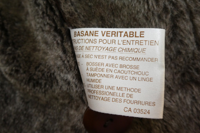 Manteau de basane pour femme, un chapeau et paire gants de cuir dans Femmes - Hauts et vêtements d'extérieur  à Laurentides - Image 4