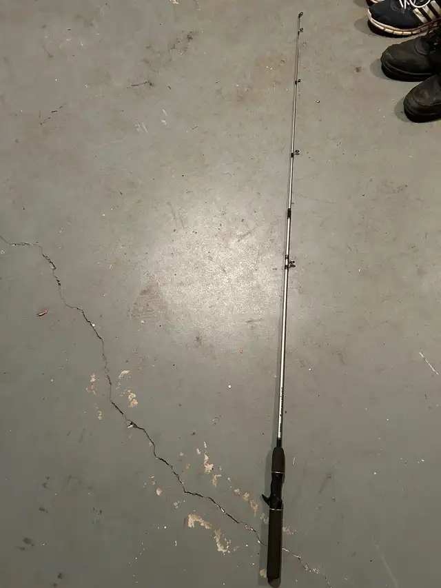 Zebco - 5 ft fishing pole/ rod (only) in Fishing, Camping & Outdoors in Owen Sound - Image 2