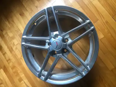 1 Mag de Corvette Z06 Poli Gm Avant 2008 18po. Avec Center Cap, ne fait pas sur corvette de base …....