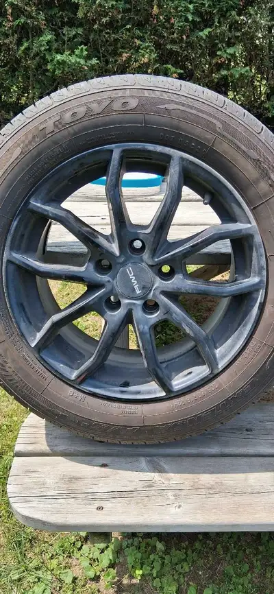 4 Pneus Toyo 205 60R16 avec mag noir (5×114.3) Les pneus ont été acheté neuf ce printemps et était s...