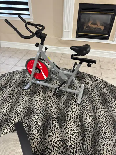 Brand Sunny health& fitness Used Good condition Color silver Assembled