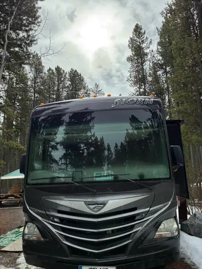 2015 fleet wood storm low mileage see in pictures v10 triton On board generator Ac, 1 outdoor tv 2 i...