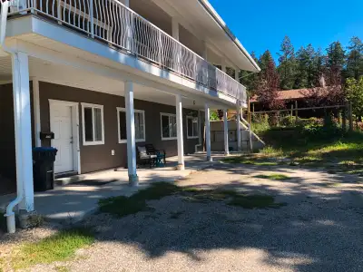 Pretty sweet suite located on the sunny side of town, minutes from all amenities. 2 Bedroom, 1 bathr...