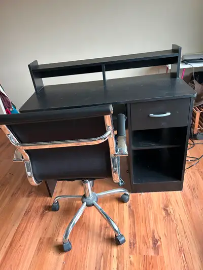 Bureau de travail et chaise de bureau, View more
