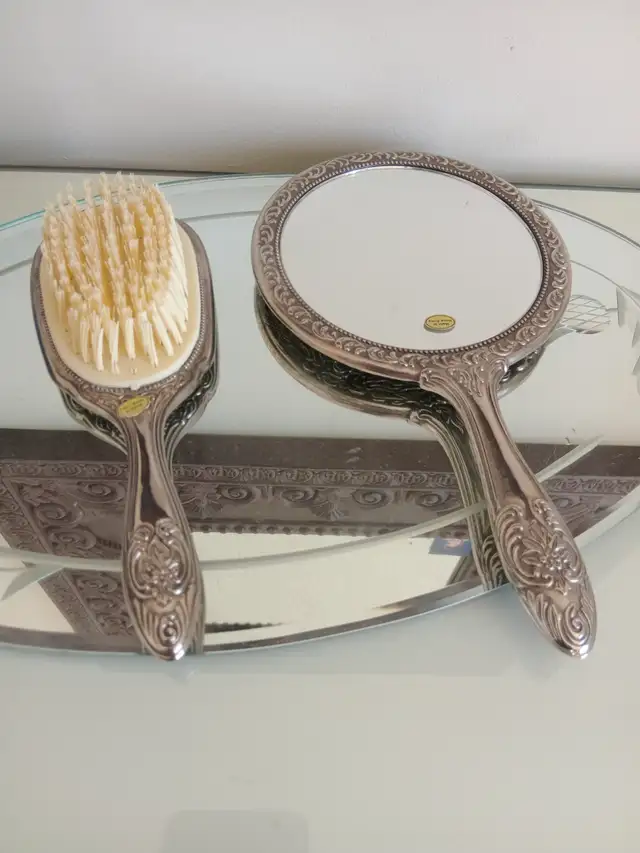 Vintage 1960s Silver-Plated Vanity Set Hand Mirror Brush in Home Décor & Accents in Calgary - Image 5